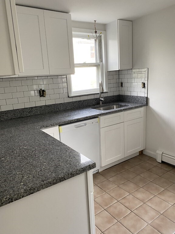 18 Becket St Unit 1, Salem, MA 01970 Room for Rent in Salem, MA