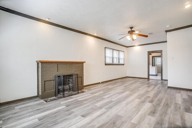 Foto del edificio - Well Maintained 3 Bed, 2 Bath in Establish...