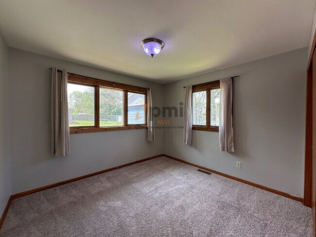 Foto del edificio - 6850 Van Buren Pl