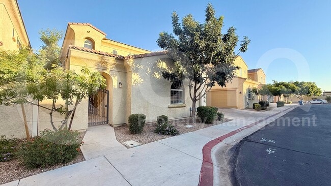 Building Photo - 1367 S Country Club Dr