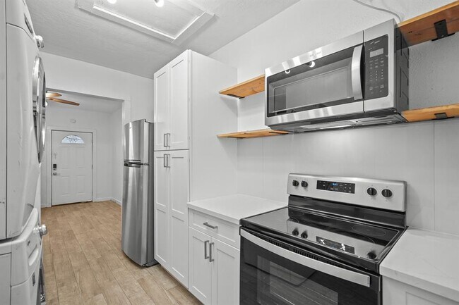 Building Photo - 701 28th St