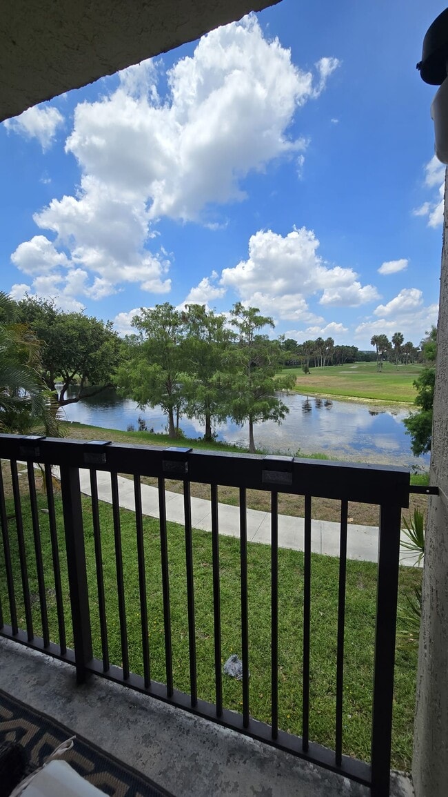 Foto del edificio - 4361 W McNab Rd