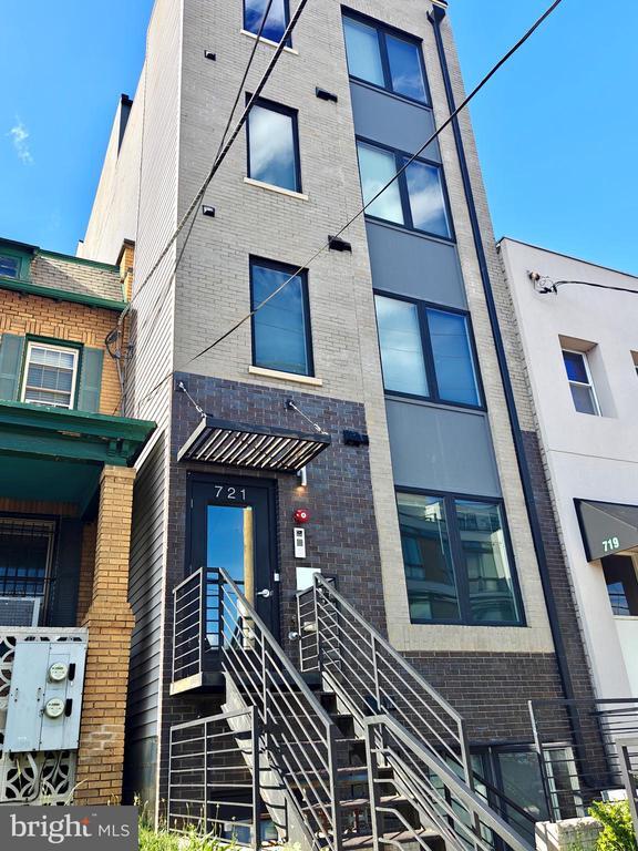Building Photo - 721 Kennedy St NW