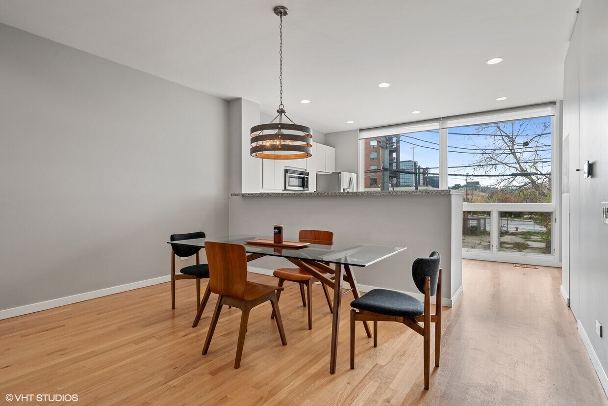 Foto principal - 663 N Sangamon St