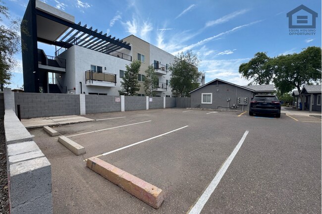 Foto del edificio - 1455 E Taylor St