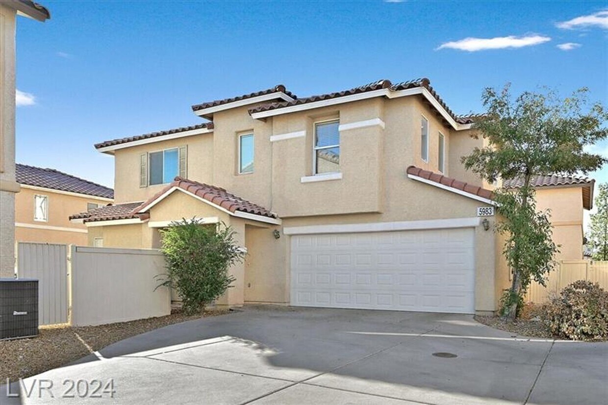 Primary Photo - 3 bedroom, 2 story home in Great Location