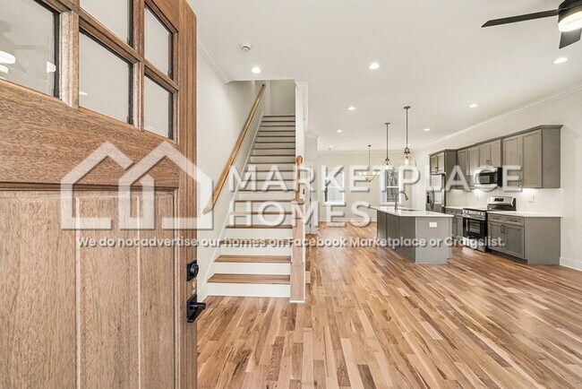 Building Photo - 1034 E Trinity Ln