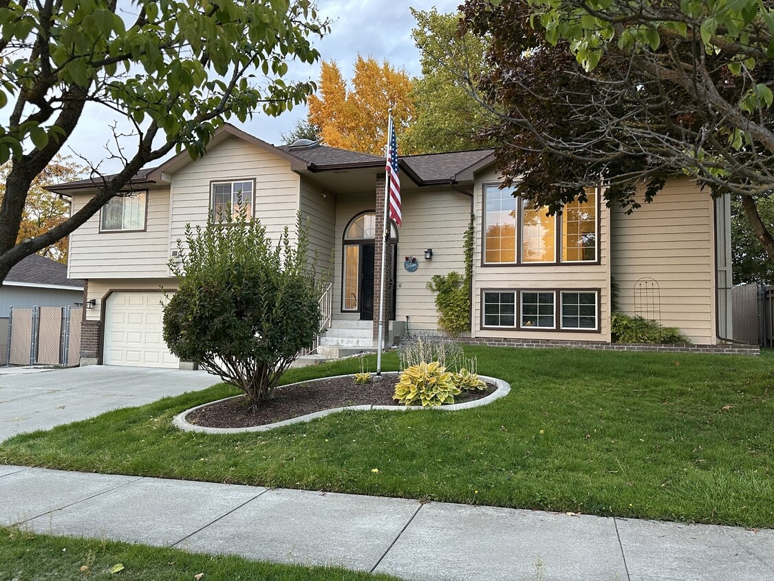 Primary Photo - 9206 N Londale Dr