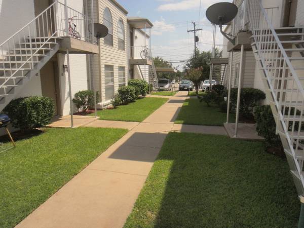 Foto del edificio - 2500 W Hickory St