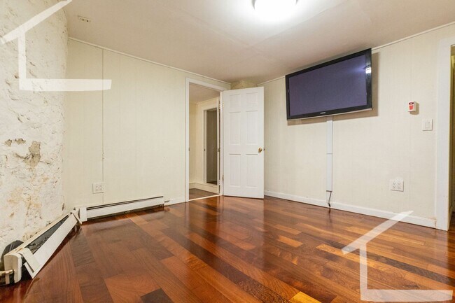 Foto del edificio - 24 Farrington Ave