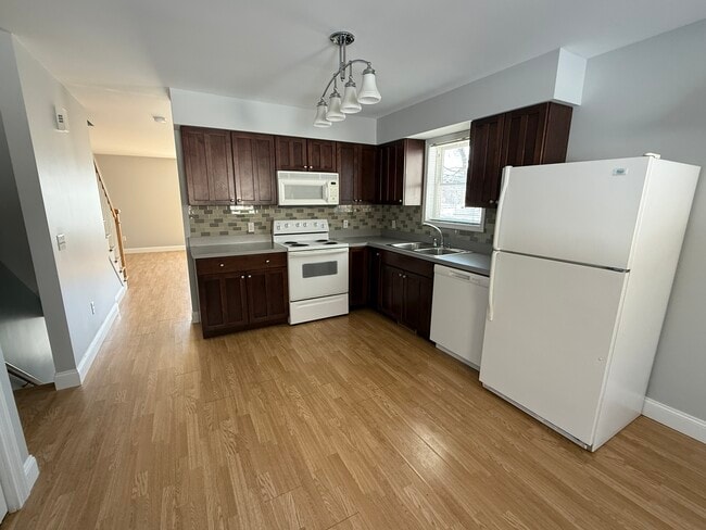 Kitchen - 300 Saratoga Ave