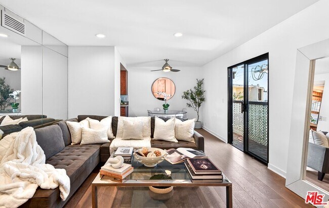 Foto del edificio - 848 Lincoln Blvd