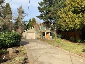 Building Photo - 127 Knoop Ln