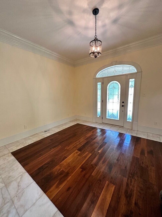 Foto del edificio - Exclusively Offered by Muse Realty Rentals...