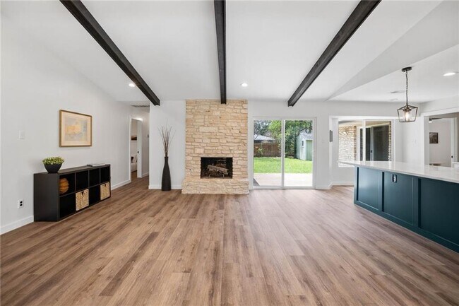 Foto del edificio - 10903 Hillside Oak Ln