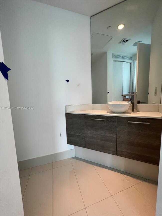 Foto del edificio - 650 NE 32nd St