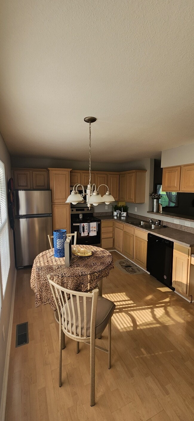 Stainless steel kitchen appliances. - HarborTown Villas