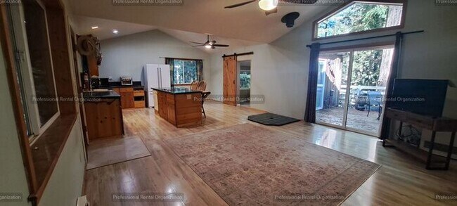 Foto del edificio - Sunlit Sanctuary in the Redwoods