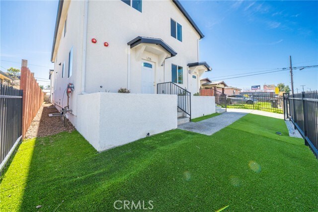 Foto del edificio - 236 W 84th Pl