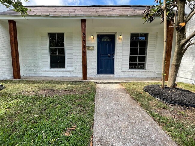 Foto del edificio - 8926 Kempwood Dr