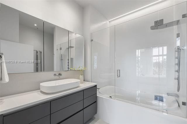 Building Photo - The Meridian Condo