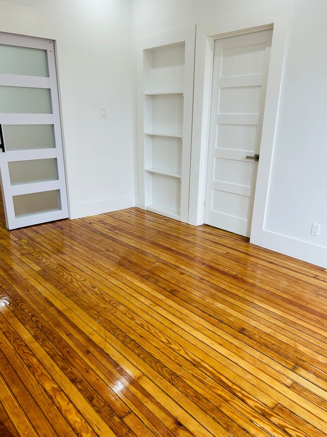 Building Photo - 150 E 32nd St