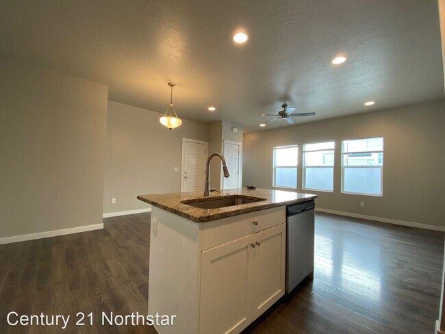 Building Photo - 3 br, 2 bath House - 2211 Ison Ct #101