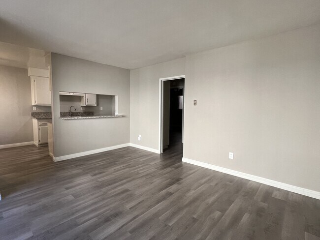 Foto del edificio - 8135 Stewart and Gray Rd