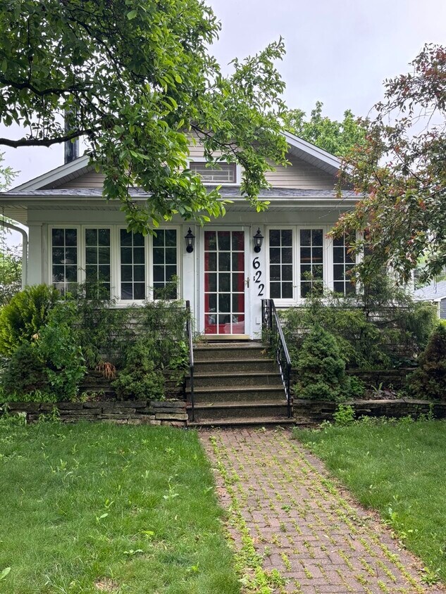 Foto principal - 622 E 4th Ave