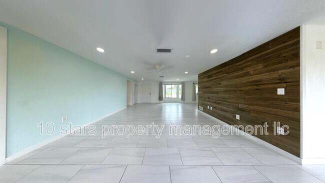 Foto del edificio - 2430 Post Rd