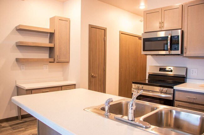 Foto del edificio - Brand New Apartments on Golf Road!