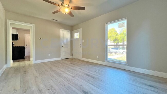 Photo - Charming 2/1 in Fort Worth For Rent! House