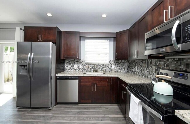 Foto del edificio - 803 NW 1st Ave