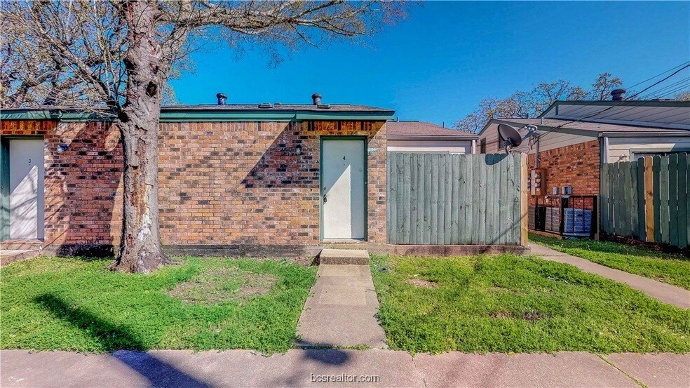 Primary Photo - 725 Peppertree Dr