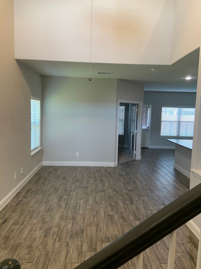 Building Photo - 6818 Topaz Dr