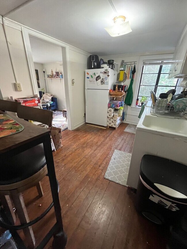 Foto del edificio - Charming 1BR Apartment Steps from UNC – Water & Electric Included!