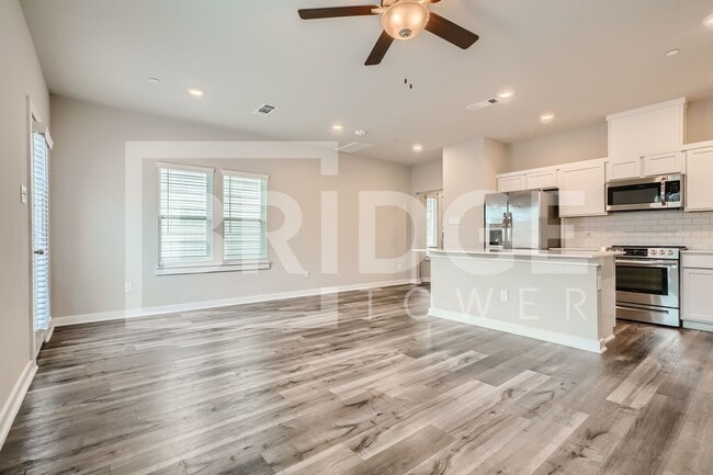 Building Photo - 349 N Centro Circle, Shenandoah, TX 77385