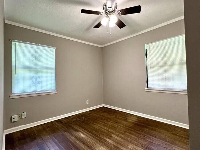 Foto del edificio - 9529 Chesterfield Dr