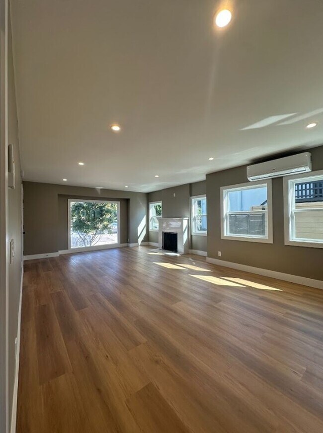 Building Photo - Beautifully Renovated Home in Oakland!