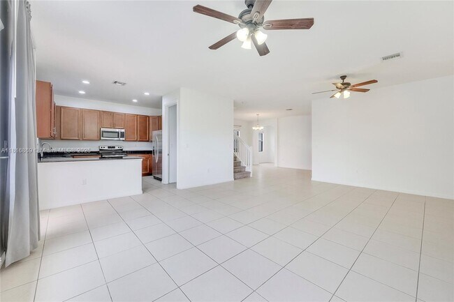 Foto del edificio - 704 NE 193rd St