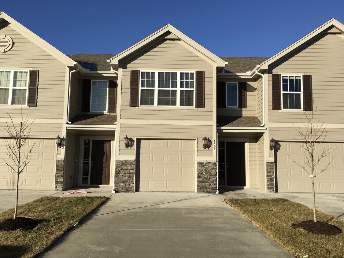Primary Photo - 3 Bed Townhome in Grain Valley