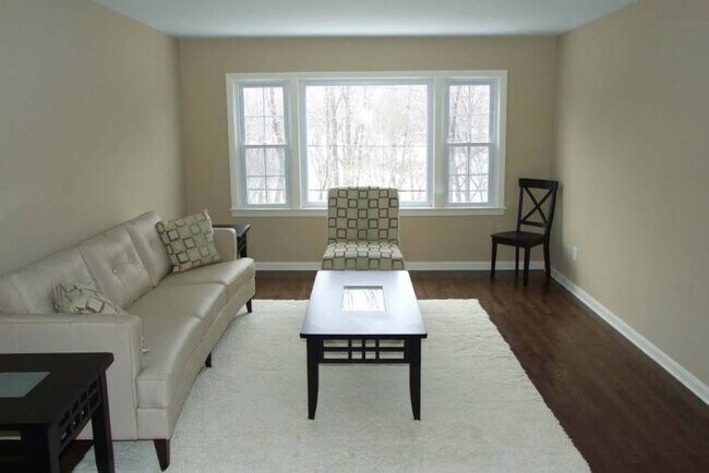 Foto del edificio - 2668-2672 Mayfield Rd