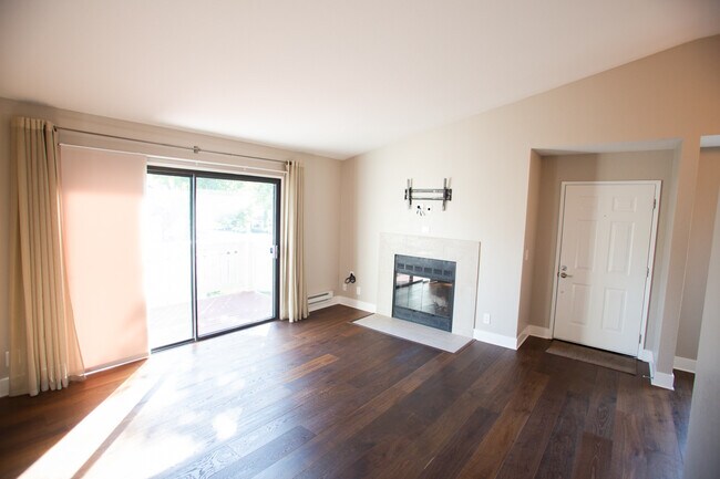 Sala de estar - 202 Shoreline Ct
