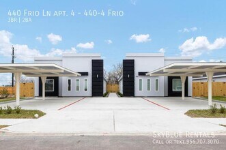 Building Photo - 440 Frio Ln