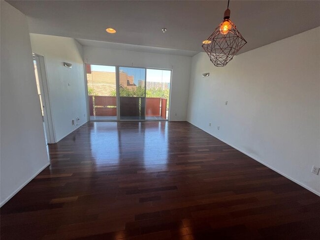 Foto del edificio - 1200 E 11th St