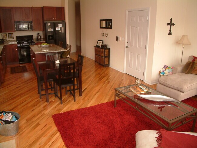 Foto del edificio - 1528 W Greenleaf Ave