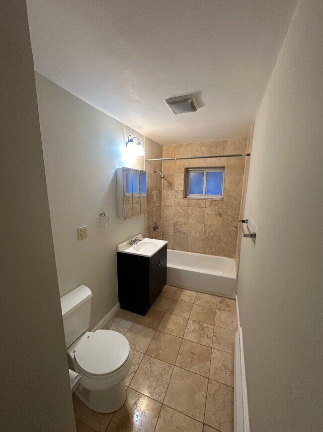 Building Photo - 69 Chiswick Rd