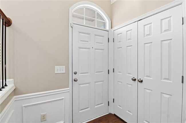 Building Photo - 1344 Thornborough Dr