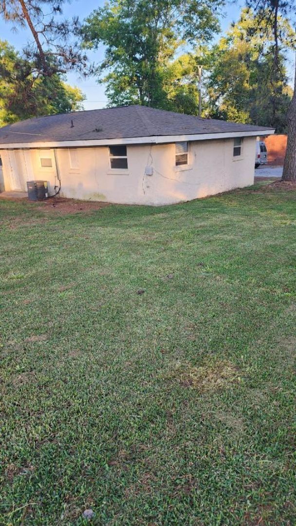 Building Photo - 2 Bed 1 Bath Duplex For Rent in North Augu...