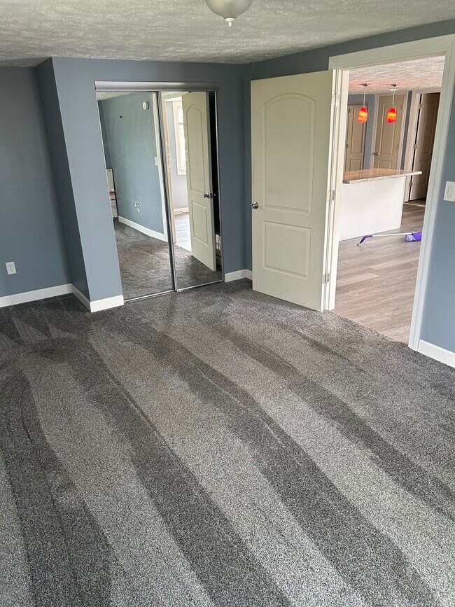 Carpeted bedroom - 730 N Ridge Rd E